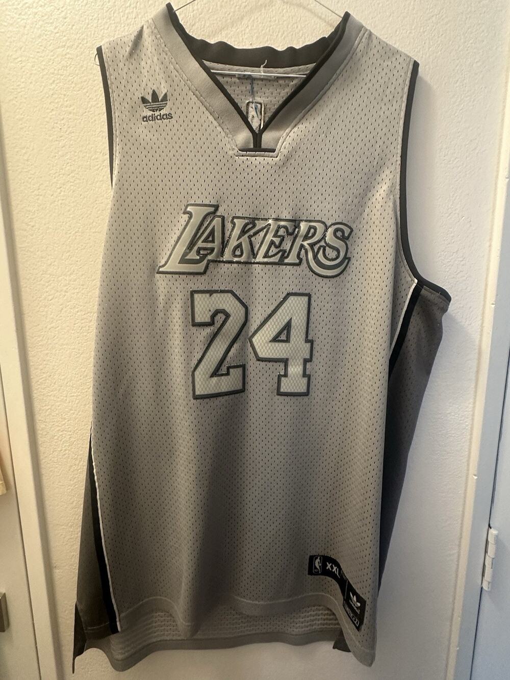 Adidas Kobe Bryant Rare Vintage Laker Jersey XXL Gray Silver 24 NBA Fashion FLAW